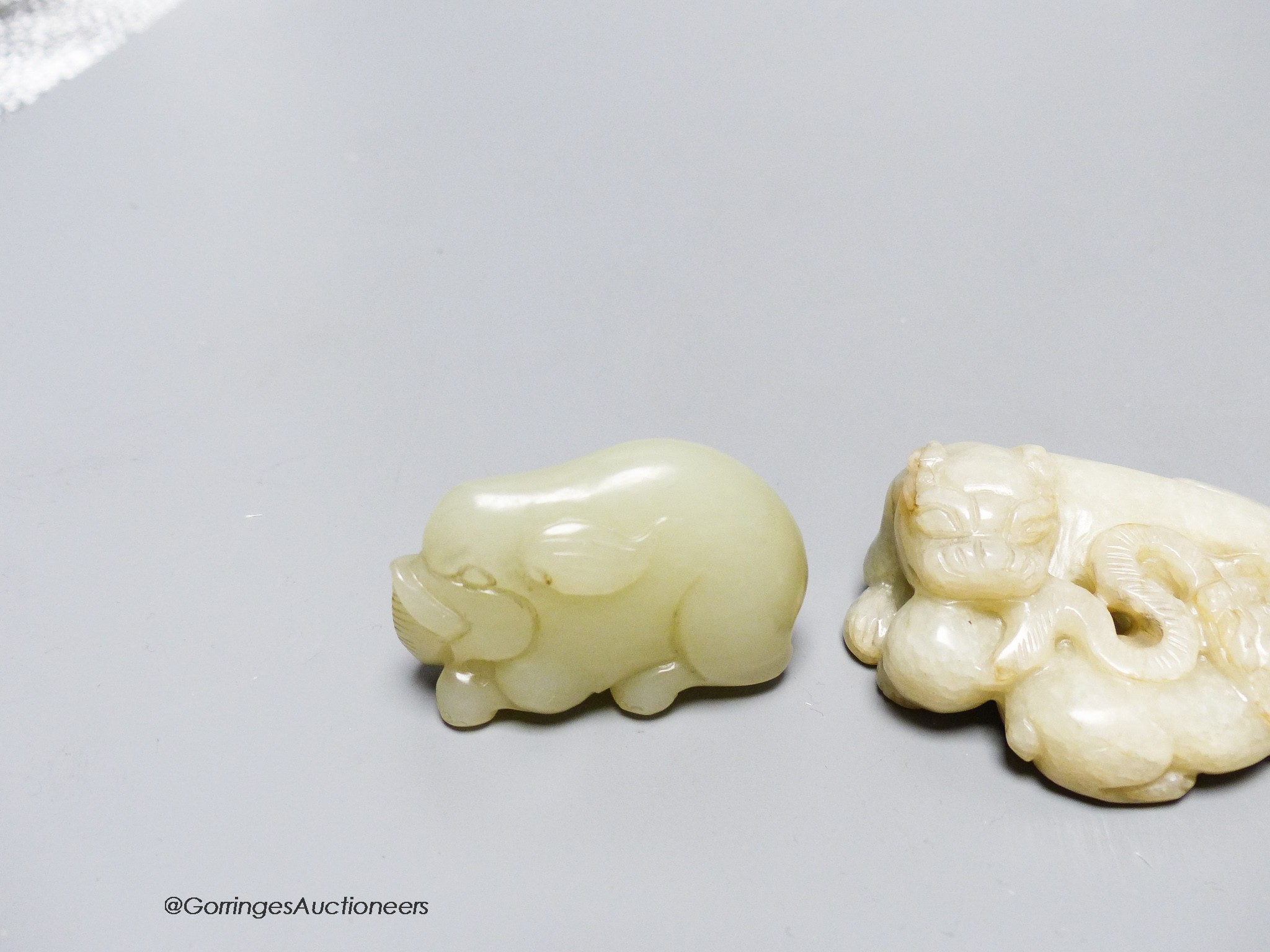 Three Chinese jade carvings of a wild cat and cub, a pig and a phoenix, 5.4 - 6.2cm